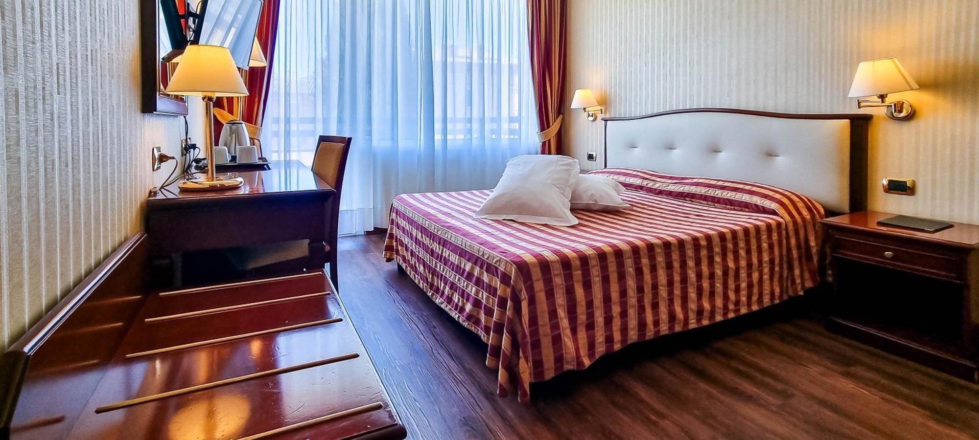 Hotel Benaco Garda ***S Extérieur photo