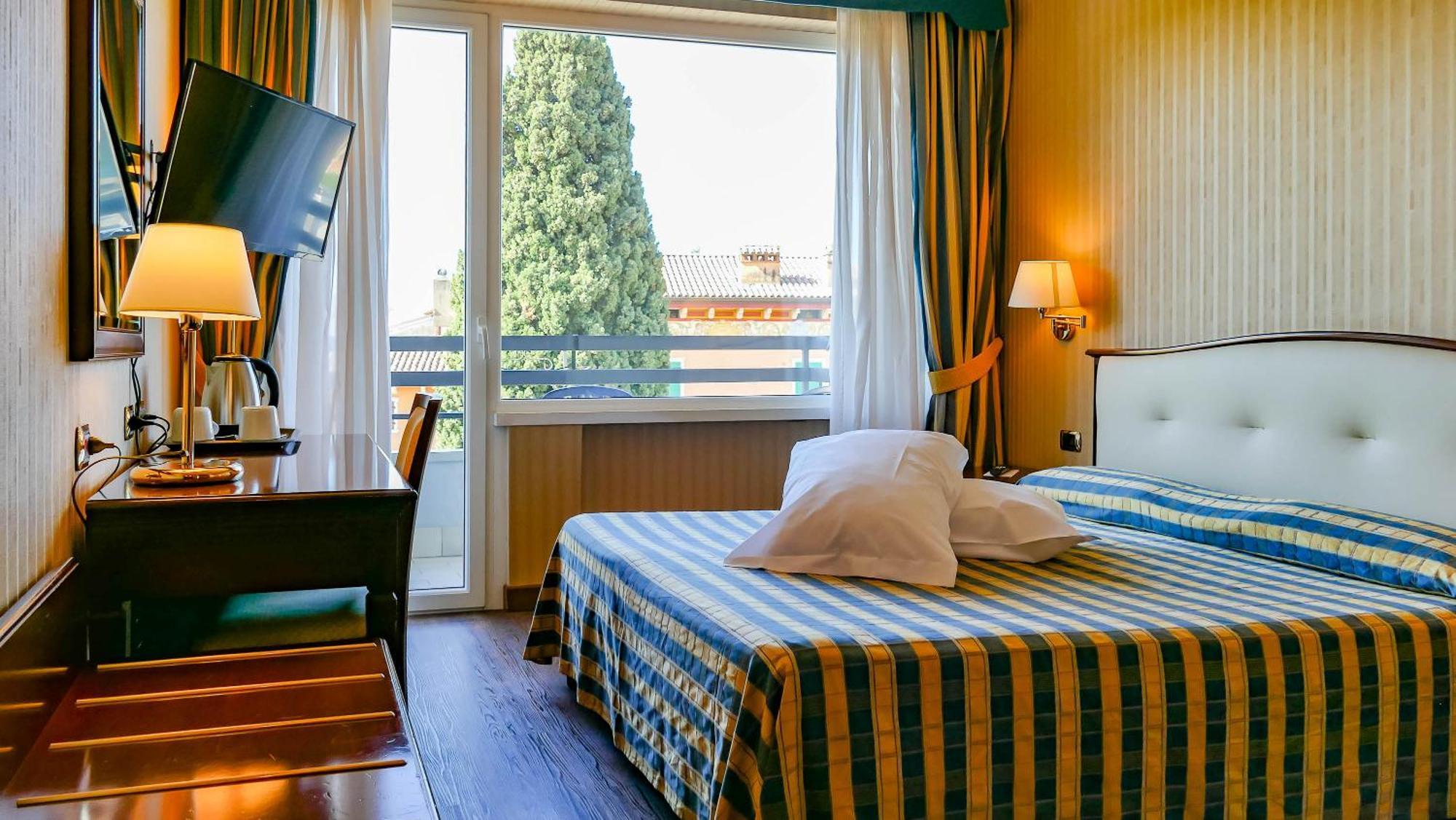 Hotel Benaco Garda ***S Extérieur photo