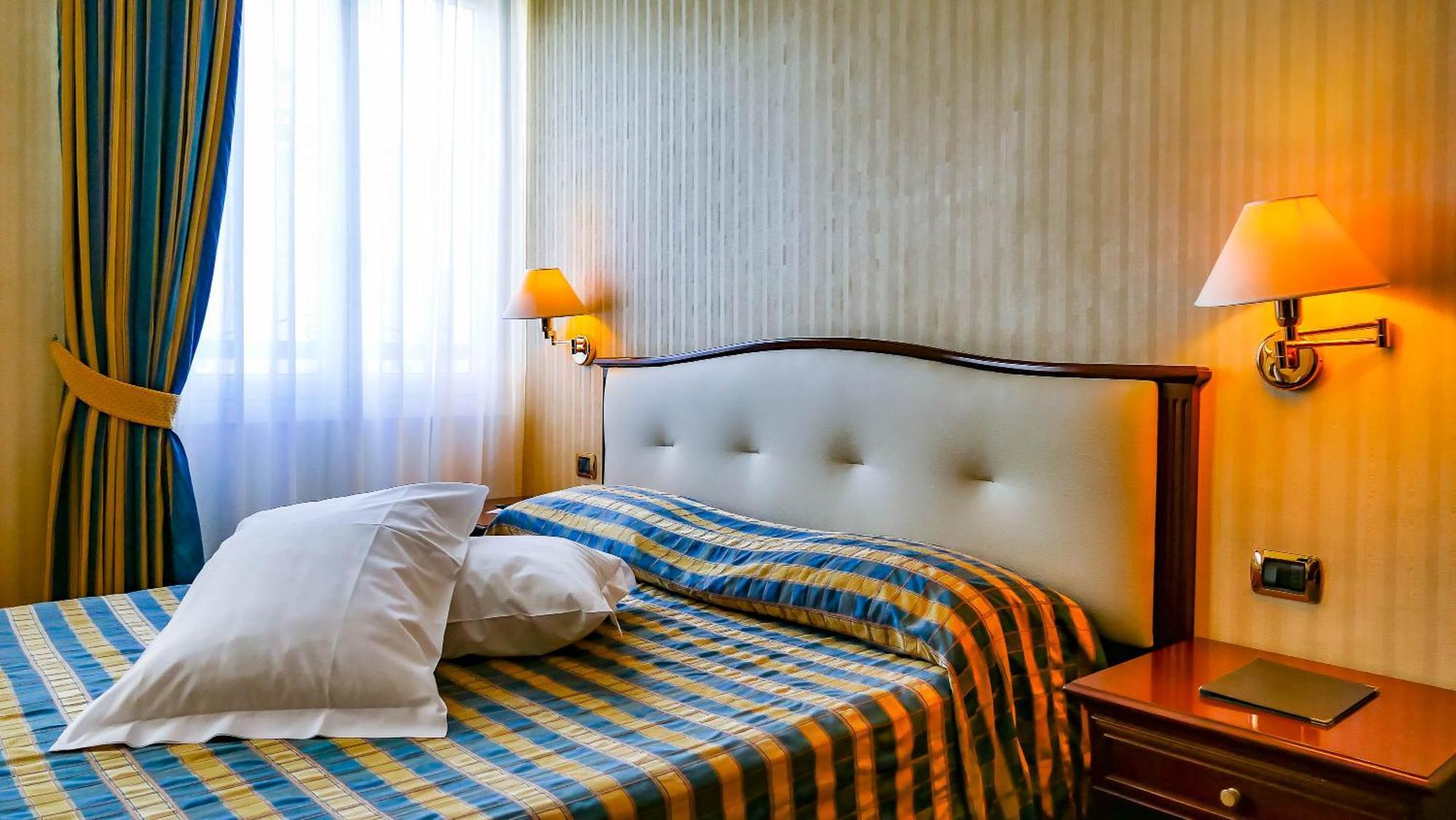 Hotel Benaco Garda ***S Extérieur photo