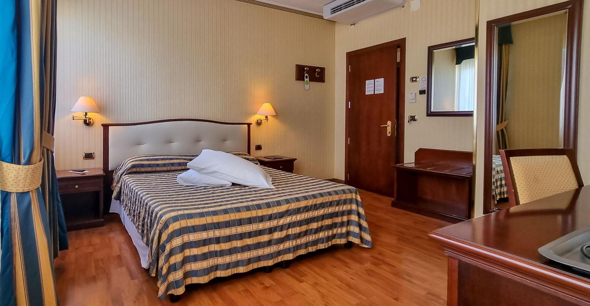 Hotel Benaco Garda ***S Extérieur photo